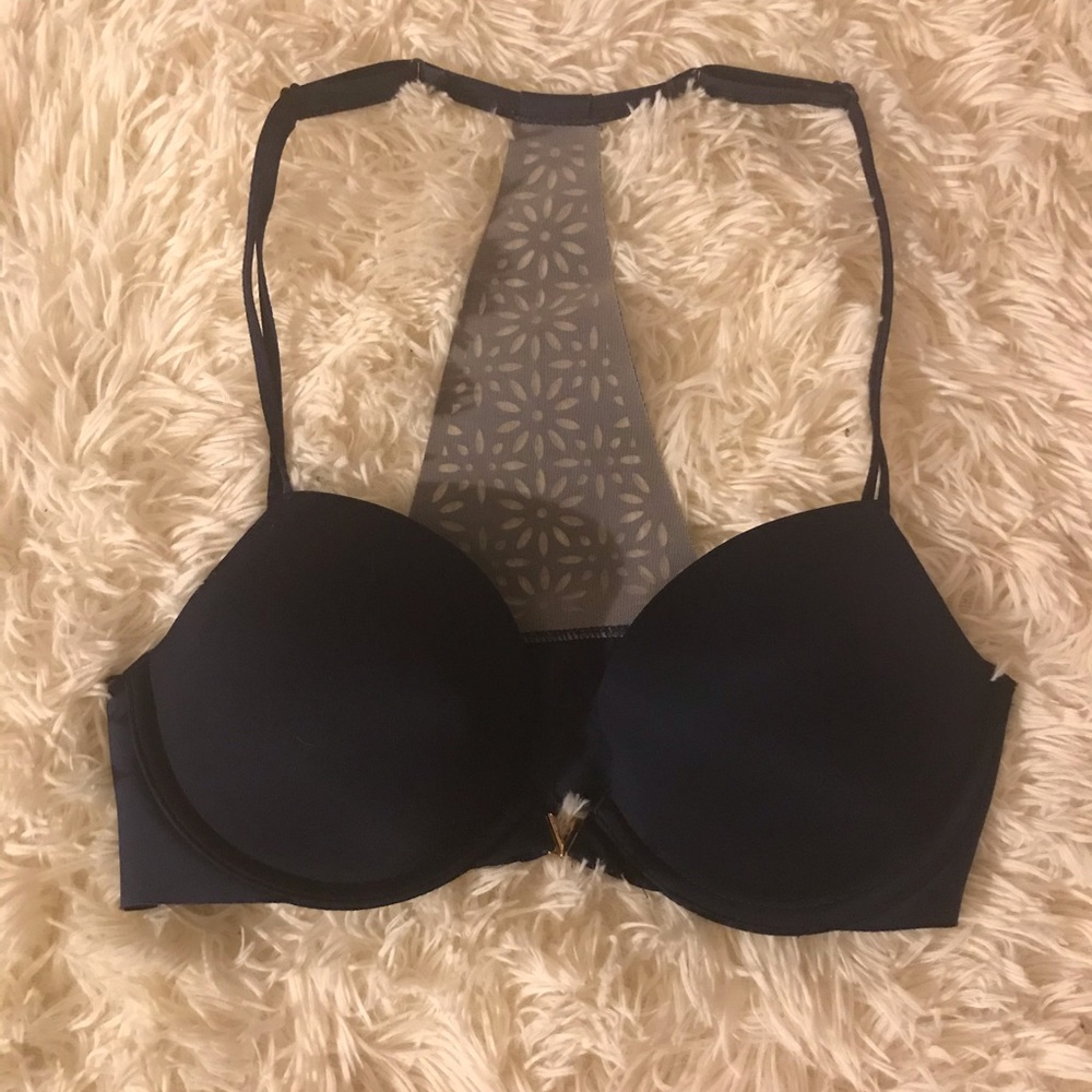 NEVER WORN - Victoria’s Secret Push Up bra
